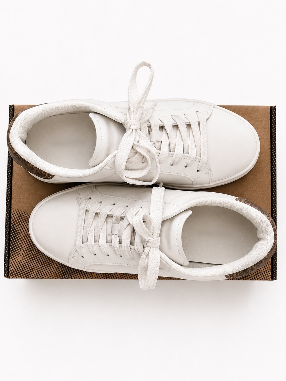 Coach White Low-Top Women's Sneakers with Brown Accent - Size 6 - Picture 3 of 6